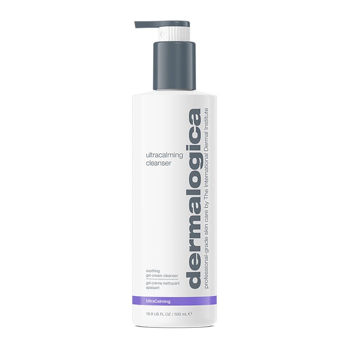 Flasche mit Pumpe von UltraCalming Cleanser.