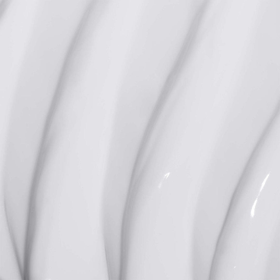 Nahaufnahme einer glatten, weißen, spiralförmigen Oberfläche mit weichen Schatten und glänzenden Highlights, die an Super Rich Repair erinnert – eine luxuriöse Feuchtigkeitscreme.